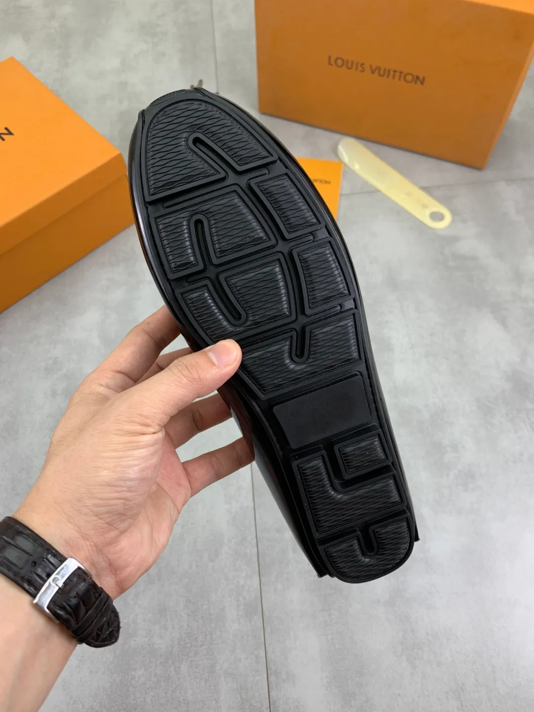 Men's Men's Shoes💰P340💰[New Style] 🆘 🔥🆕[Louis Vuitton] LV Hong Kong high-quality beanie shoes. Loaf style for lazy people. This fabric is made of 🇮🇹 imported Italian first-layer cowhide ➕ full first-layer pigskin lining. The lining is more high-end. The original non-slip and wear-resistant rubber outsole is the only choice for driving. Size: 38-45. Black optional.